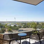 Newlands Peak Aparthotel 904